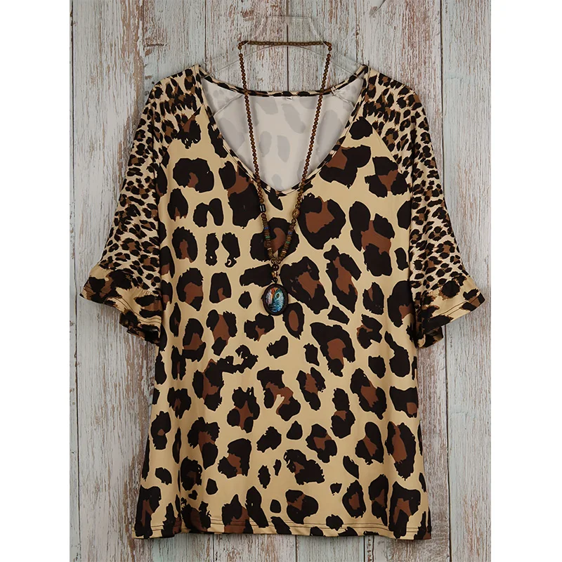 Plus size women's t-shirt casual fashion V-neck leopard print short-sleeved T-shirt plus size women's clothing