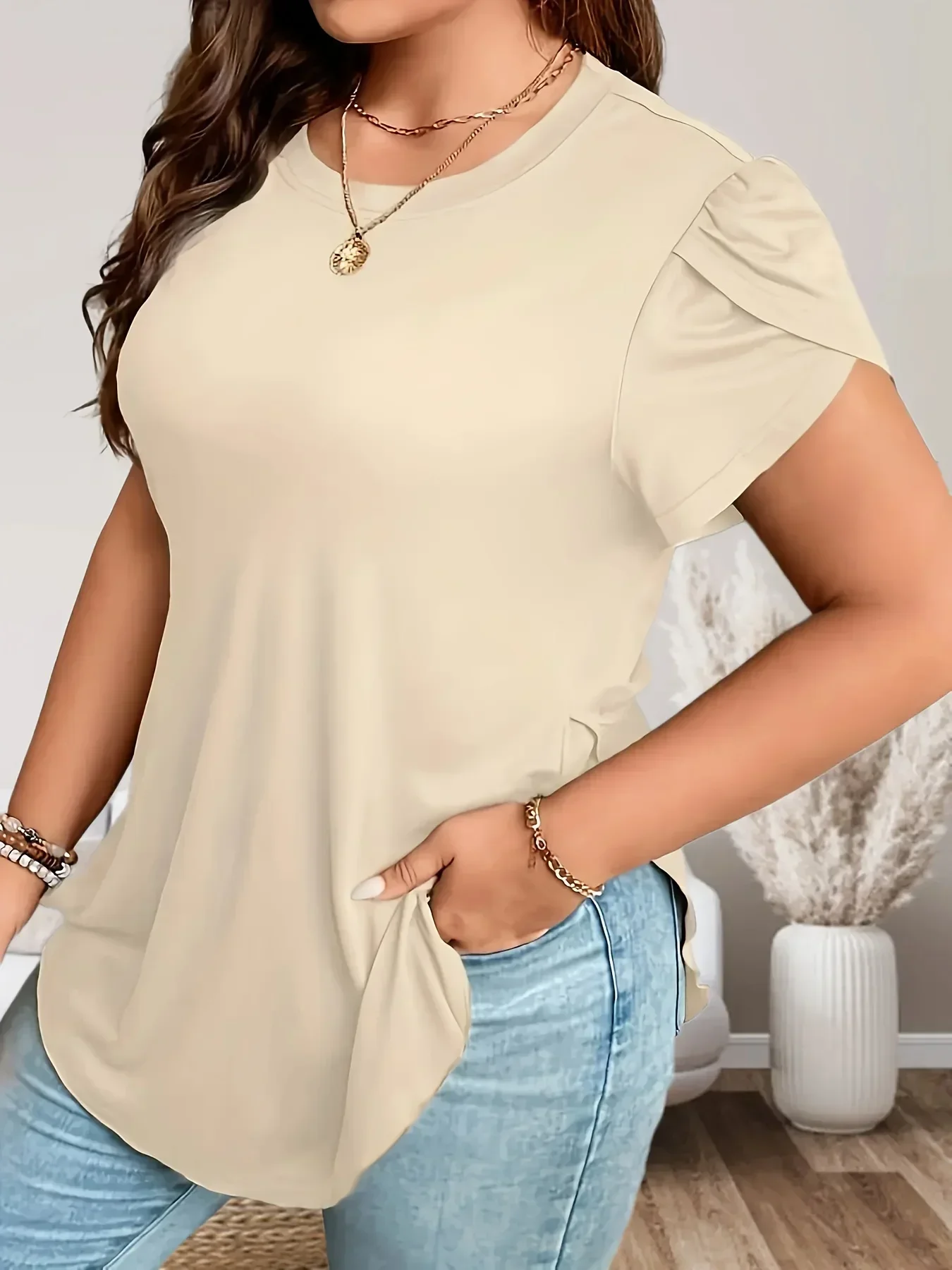 Women's XL-5XLPlus size petal sleeve curved hem T-shirt showcases a fashionable style suitable for various casual