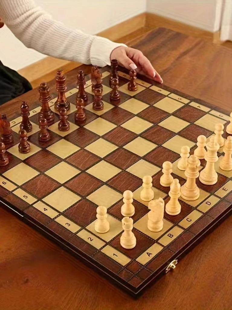 44cm/ 17.3inWooden folding chess set felt game board inside store adult gift family game board